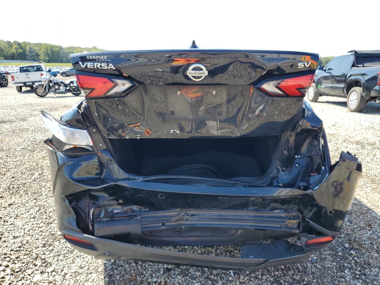 Nissan Versa Sv Image 8