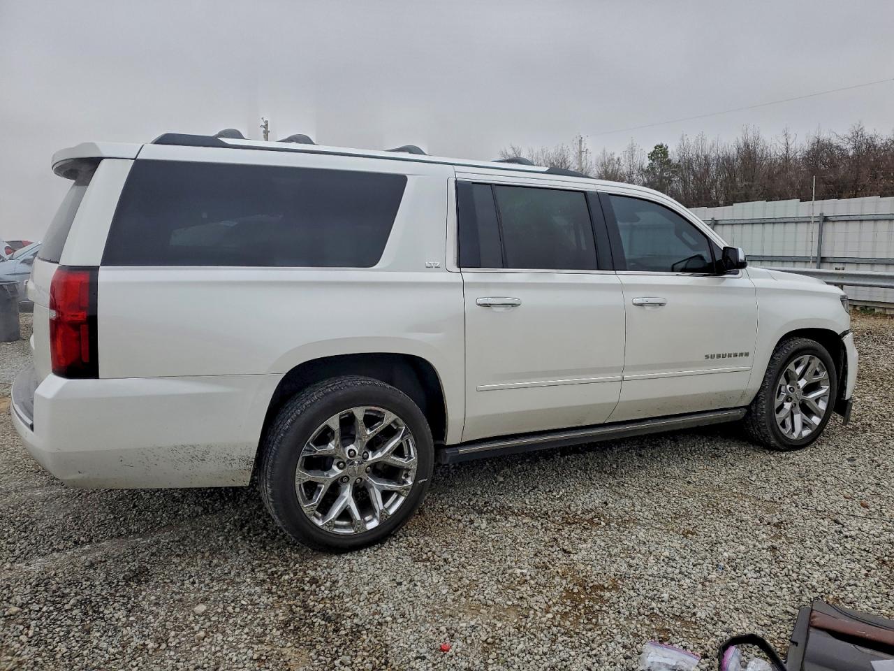 Chevrolet Suburban K1500 Ltz Image 2