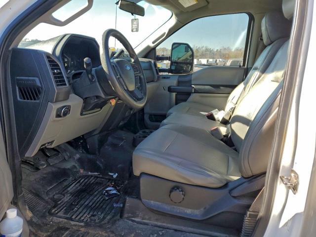 Ford F-350 Super Duty Image 4