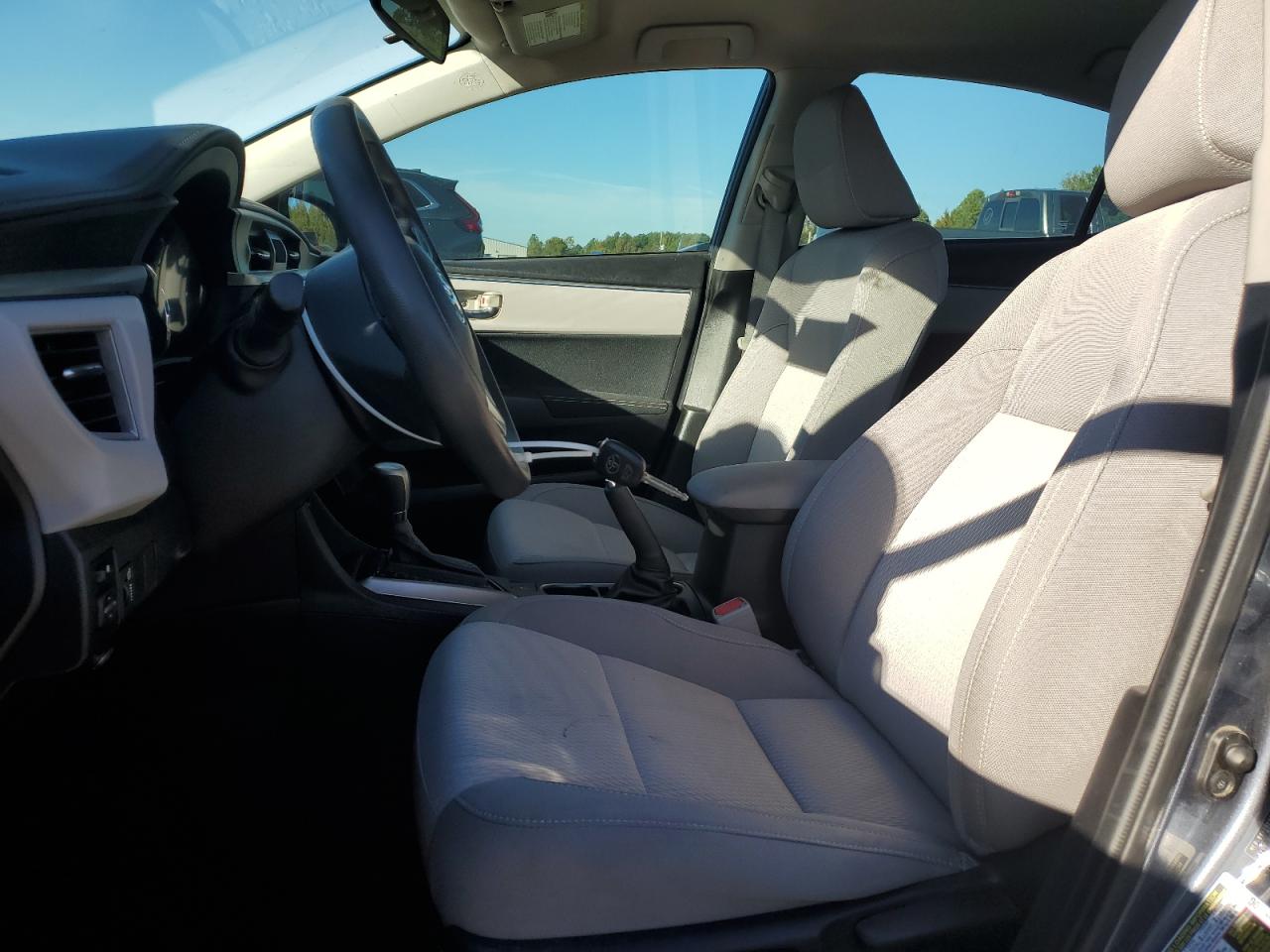 Toyota Corolla L Image 8