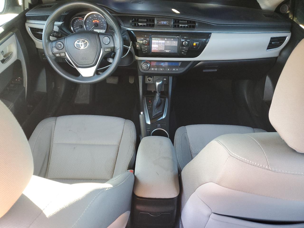 Toyota Corolla L Image 6