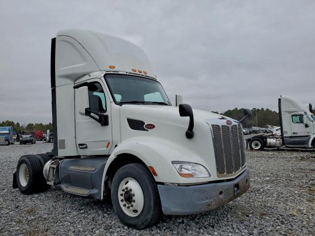  Salvage Peterbilt 579