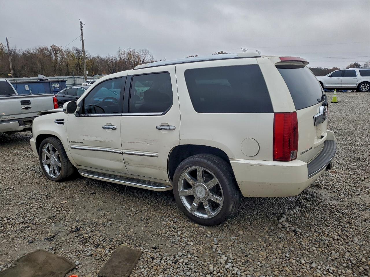 Cadillac Escalade Luxury Image 2
