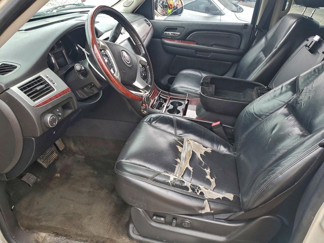 Cadillac Escalade Luxury Image 4