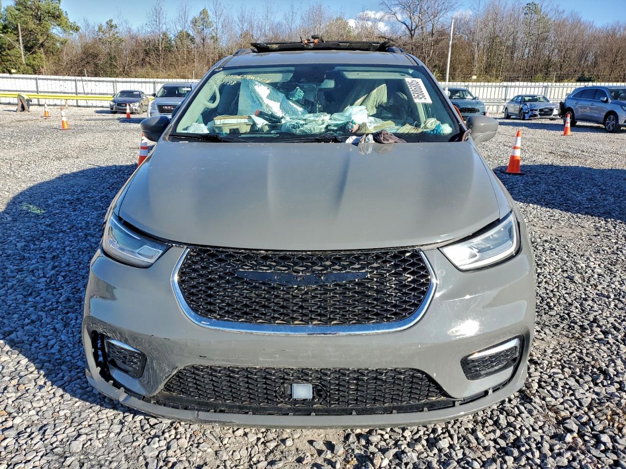 Chrysler Pacifica Touring Image 7