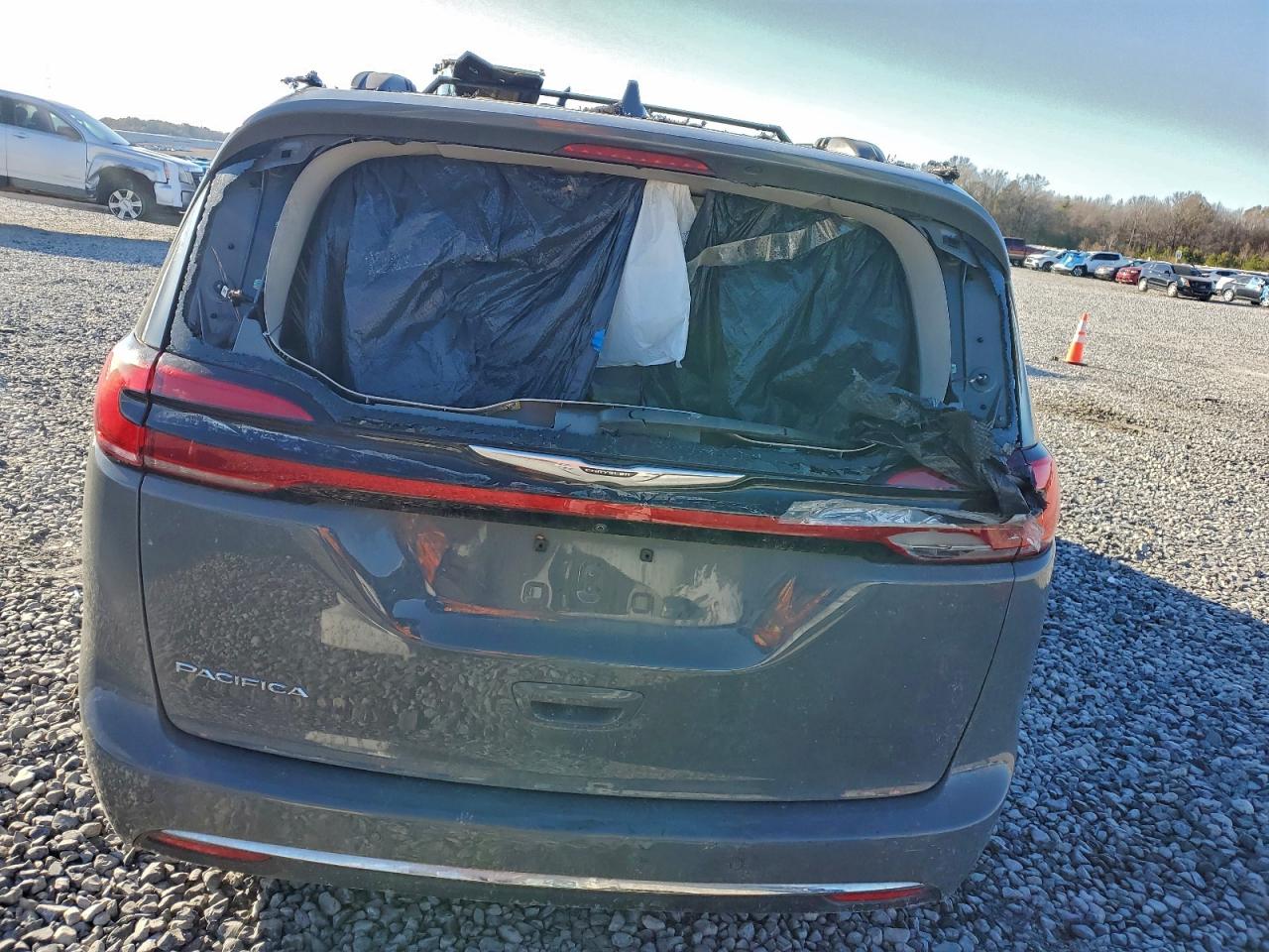 Chrysler Pacifica Touring Image 11