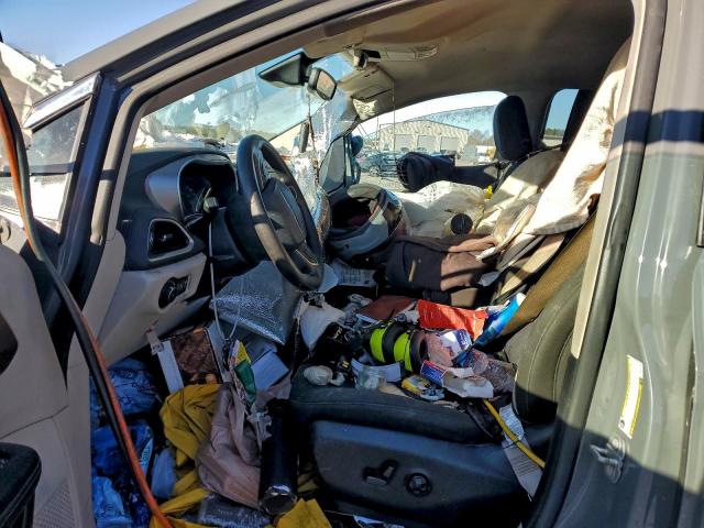 Chrysler Pacifica Touring Image 6