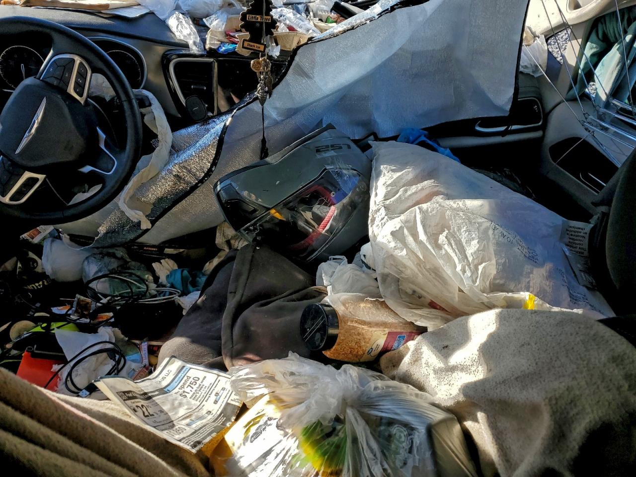 Chrysler Pacifica Touring Image 3