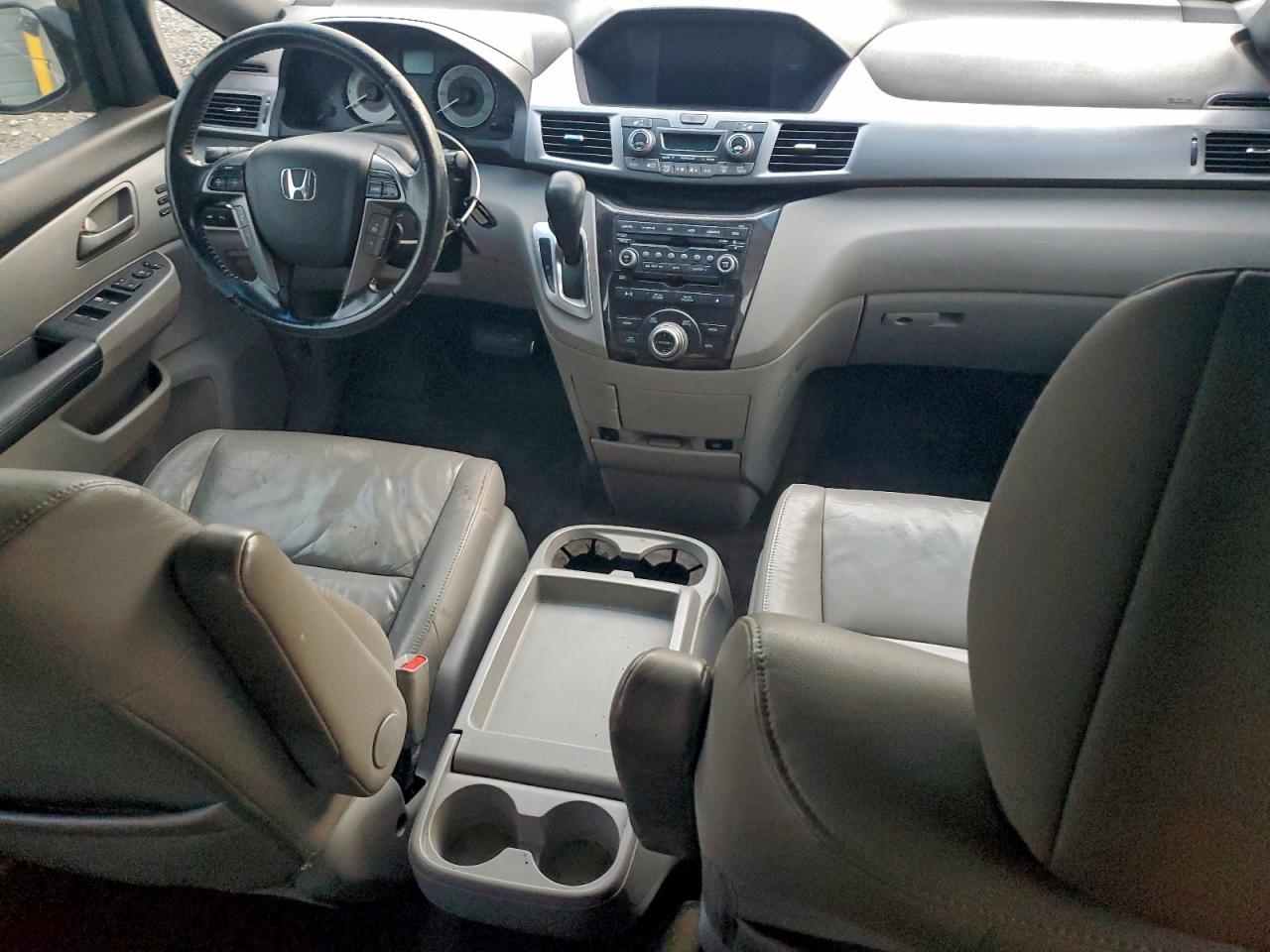 Honda Odyssey Touring Image 2