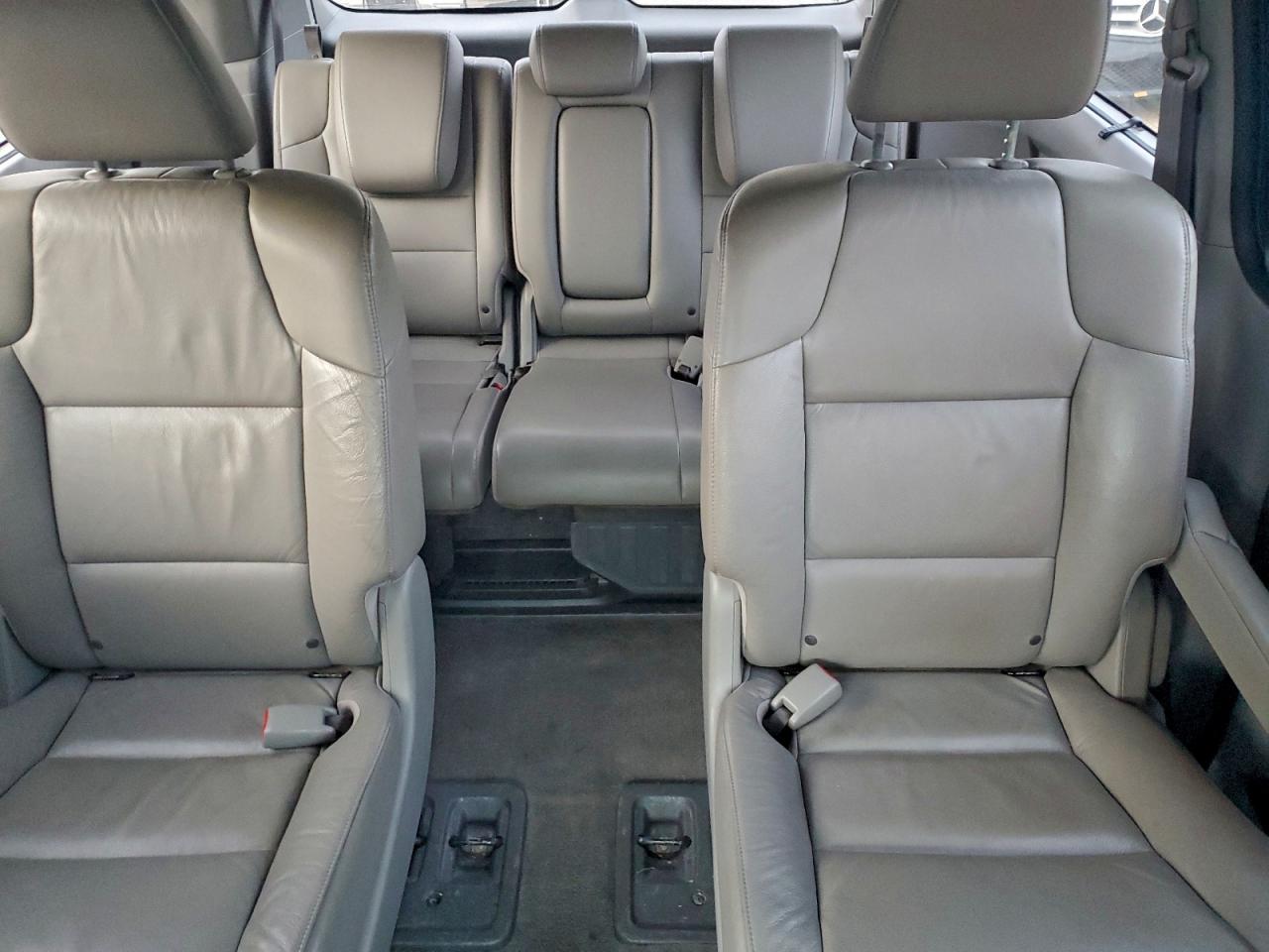 Honda Odyssey Touring Image 12