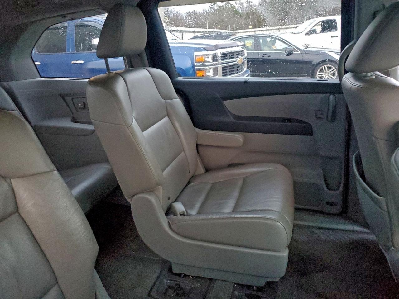 Honda Odyssey Touring Image 4