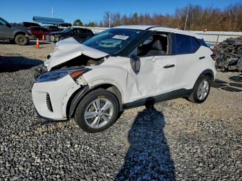  Salvage Nissan Kicks
