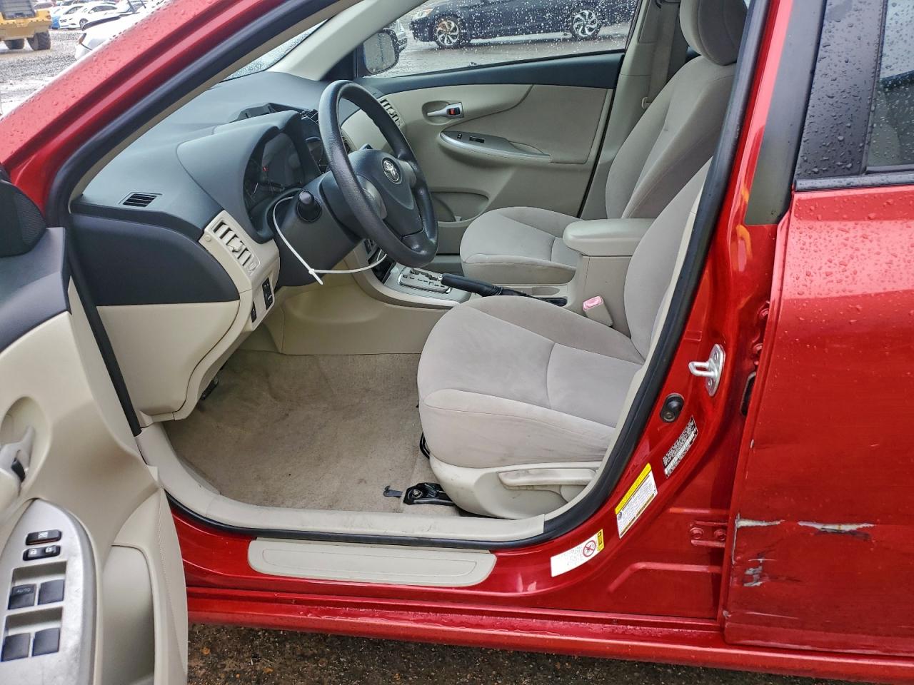 Toyota Corolla Base Image 9