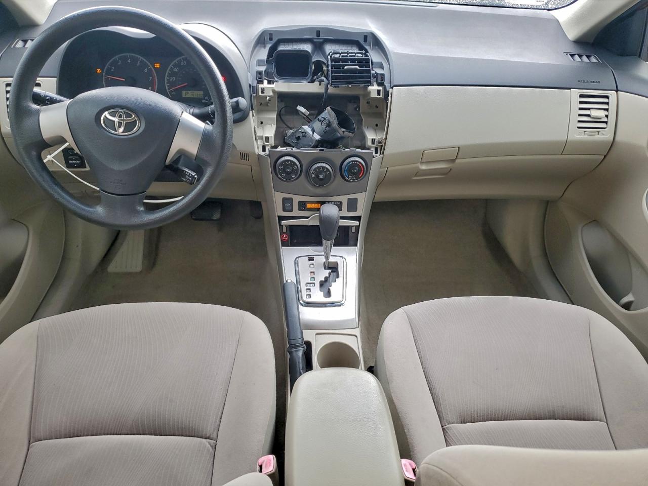 Toyota Corolla Base Image 11