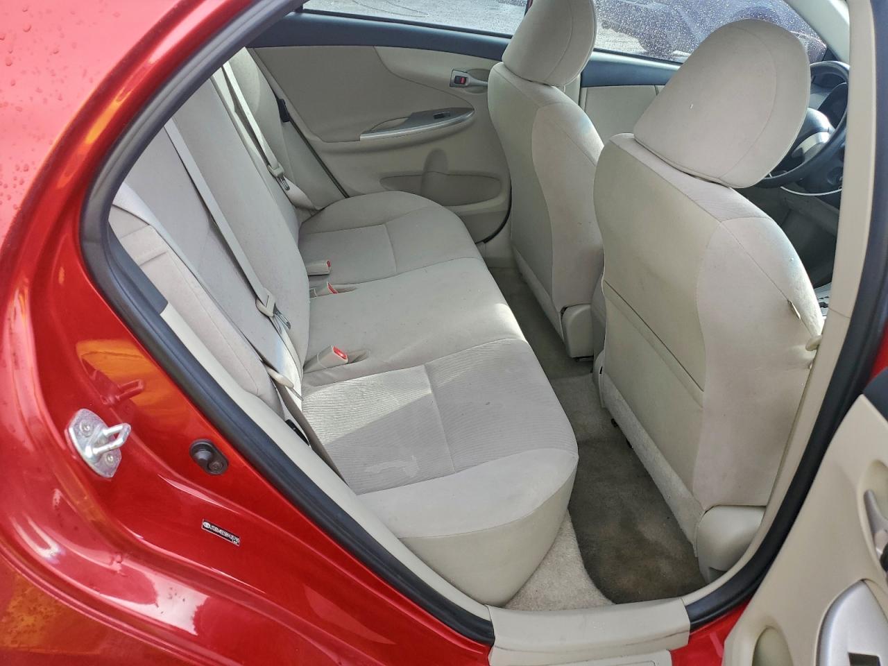 Toyota Corolla Base Image 12