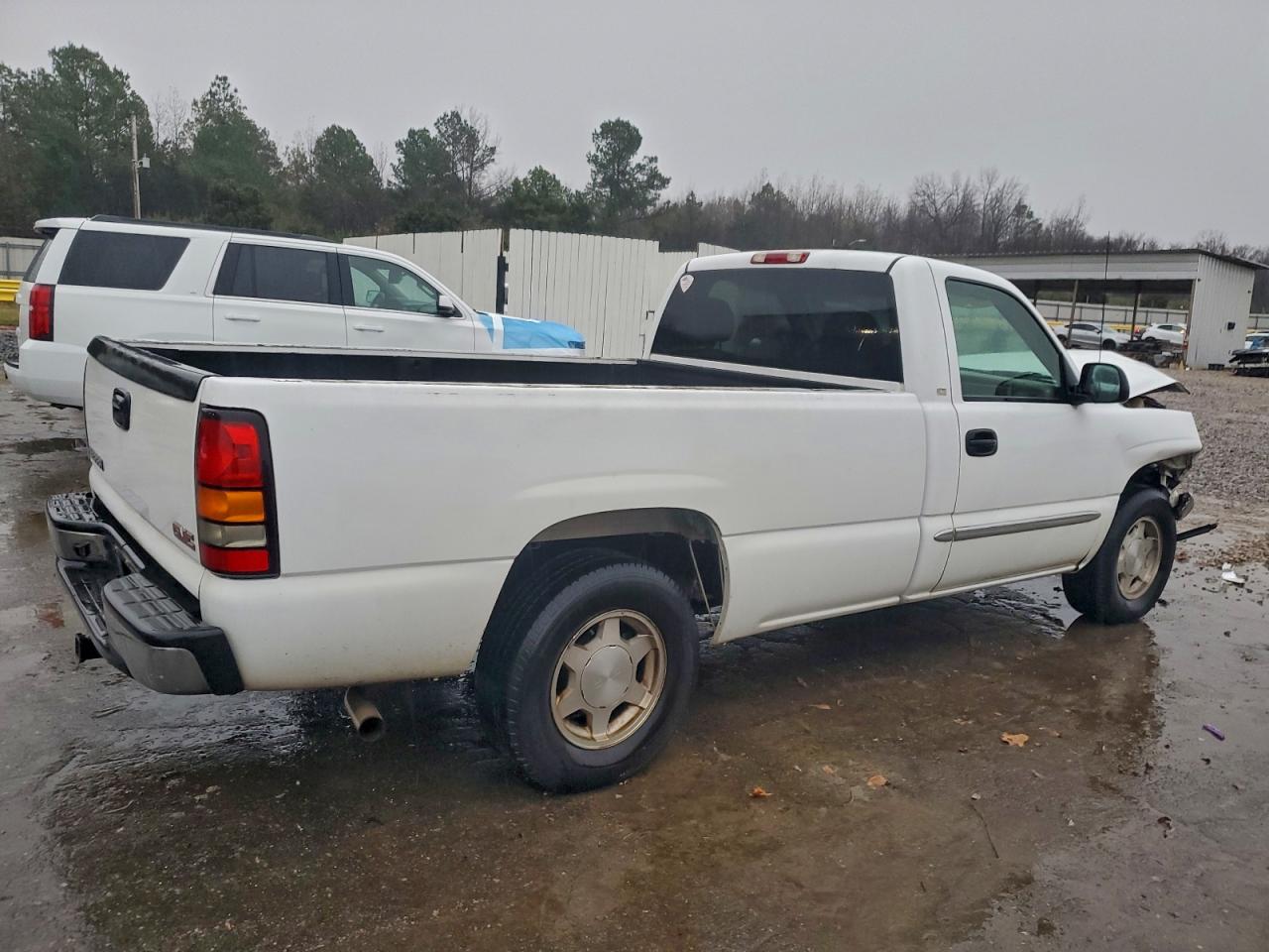 GMC Sierra C1500 Image 4