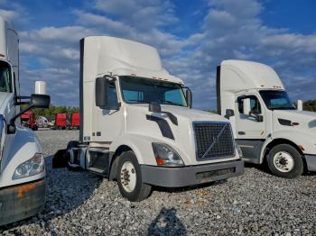 Salvage Volvo Vnl