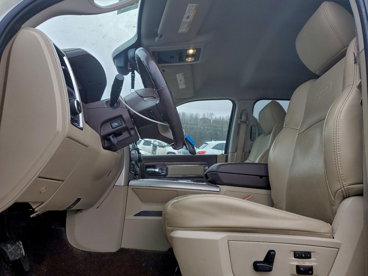 Ram 1500 Laramie Image 9