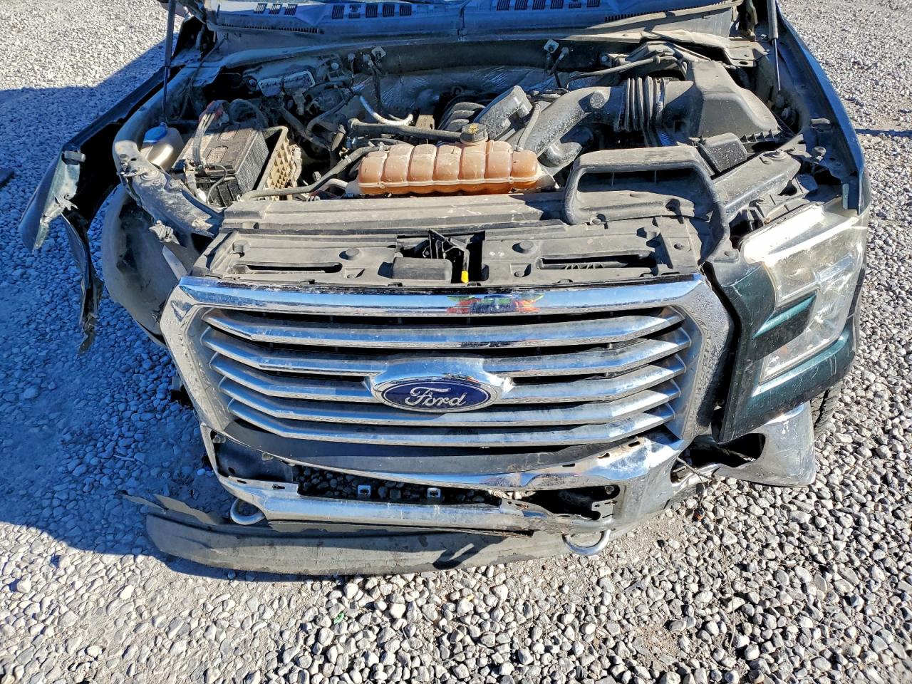 Ford F-150 Supercrew Image 10