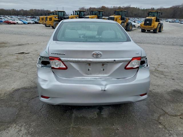 Toyota Corolla Base Image 13