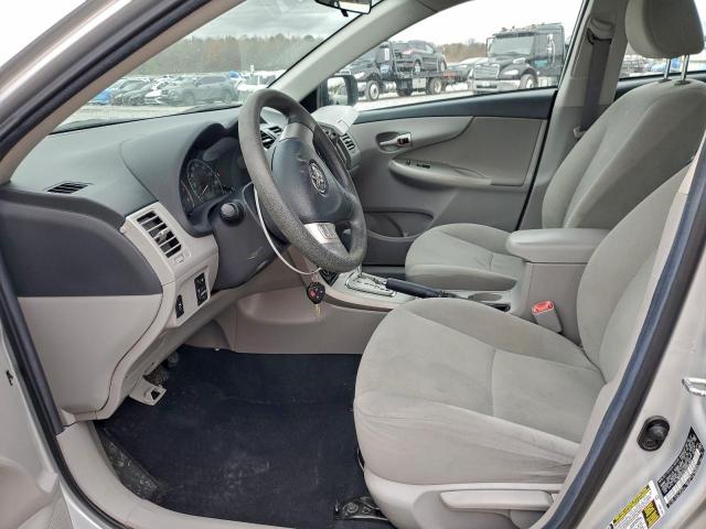 Toyota Corolla Base Image 10