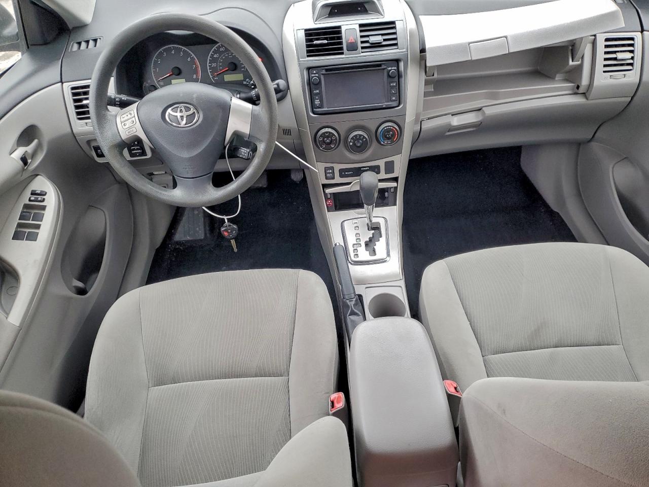 Toyota Corolla Base Image 9