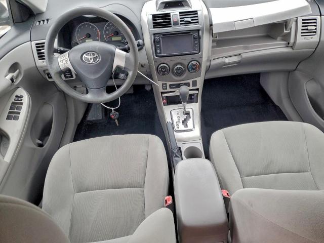 Toyota Corolla Base Image 9