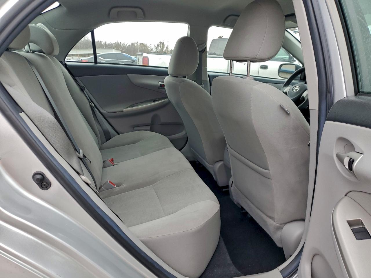 Toyota Corolla Base Image 5