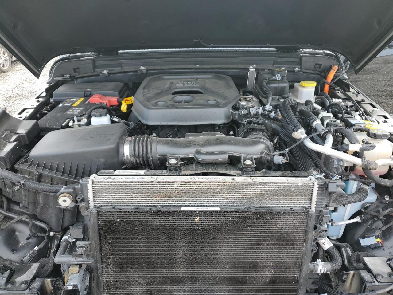 Jeep Wrangler Sahara 4xe Image 11