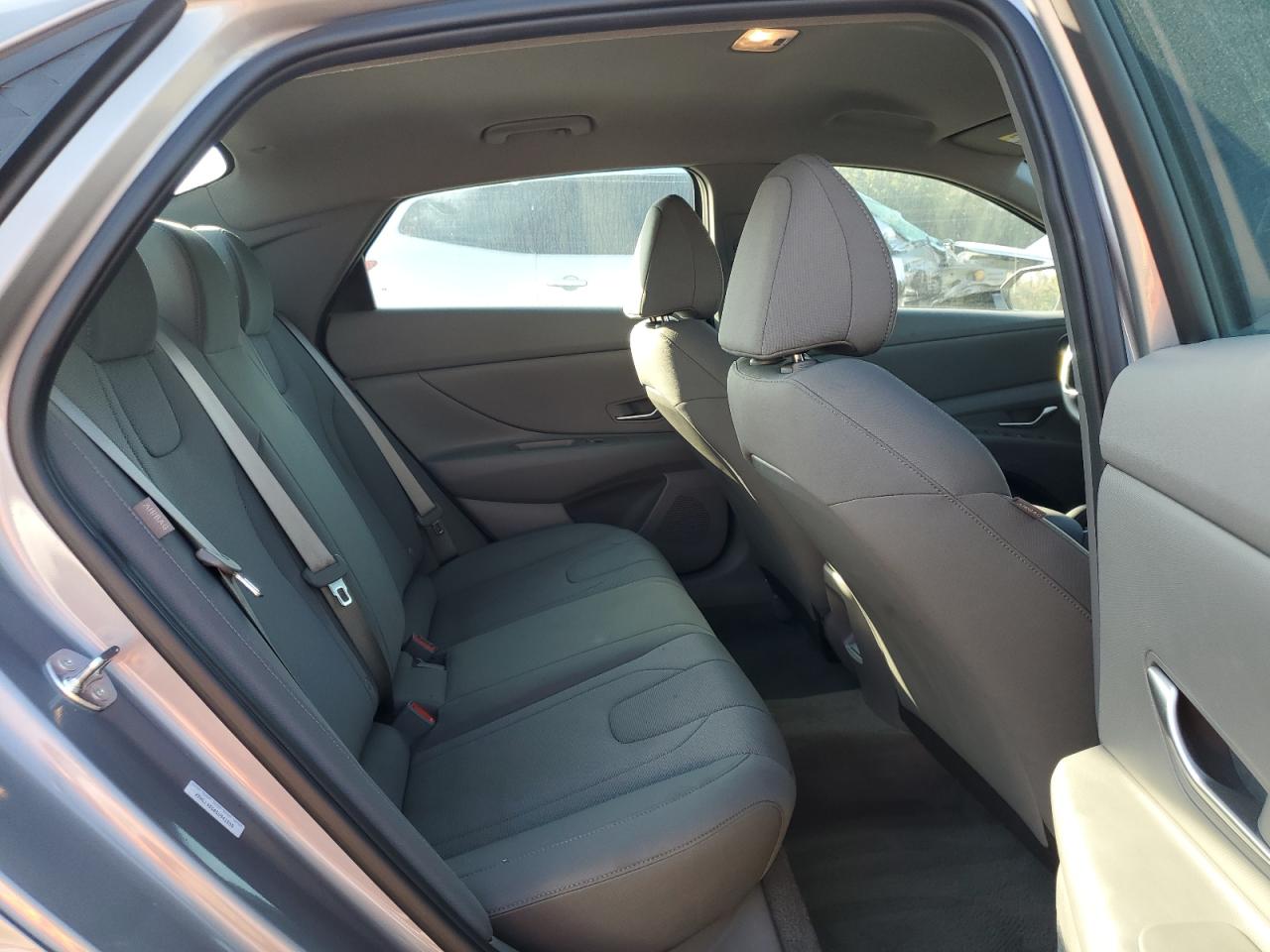 Hyundai ELANTRA Se Image 9