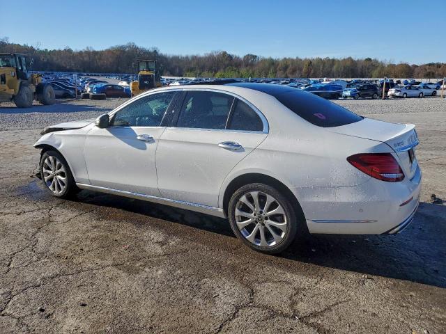 Mercedes-Benz E-Class 300 4matic Image 2