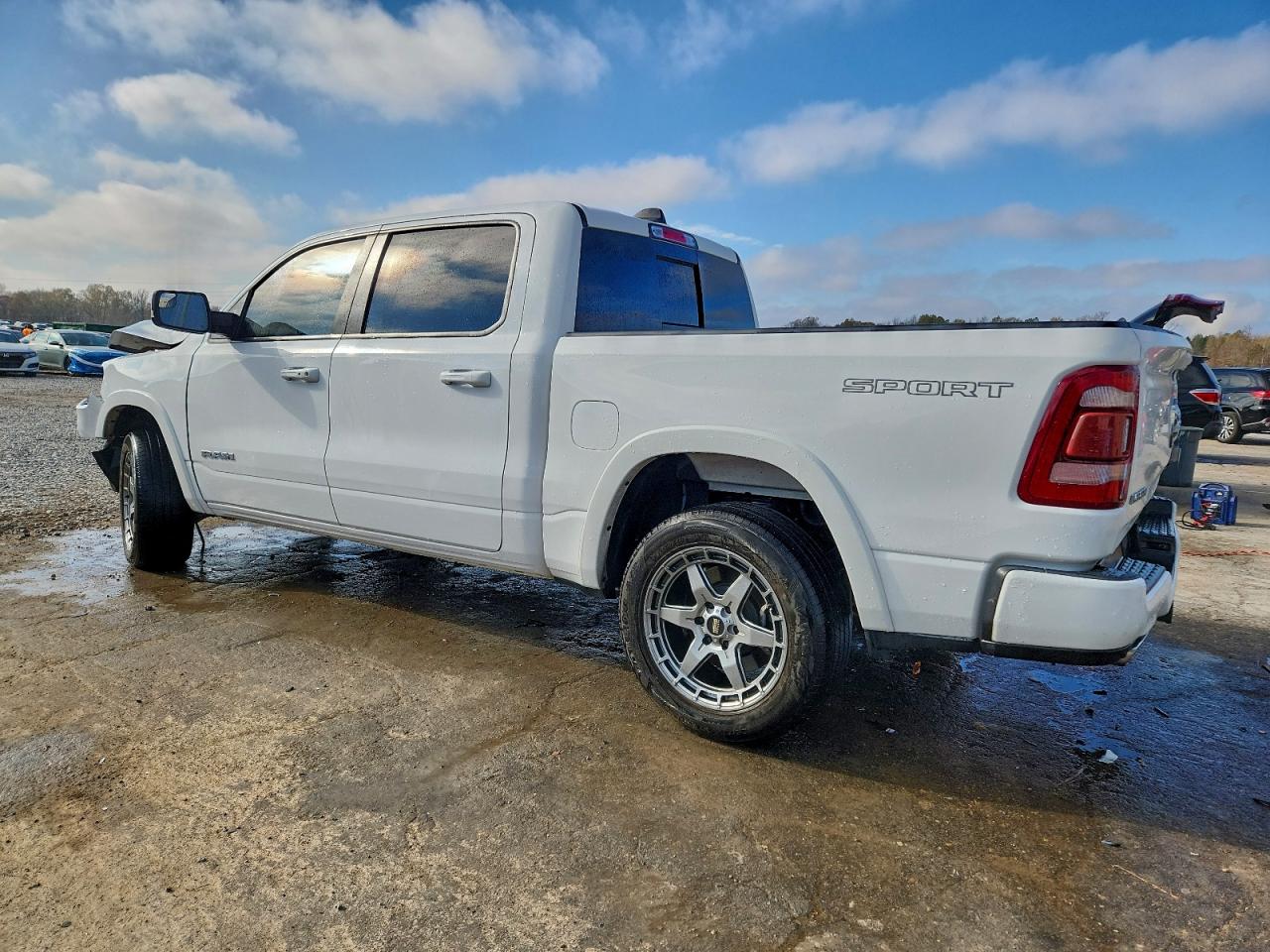 Ram 1500 Laramie Image 8