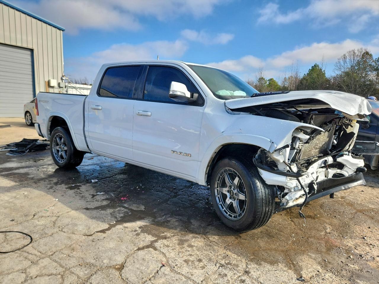 Ram 1500 Laramie Image 4