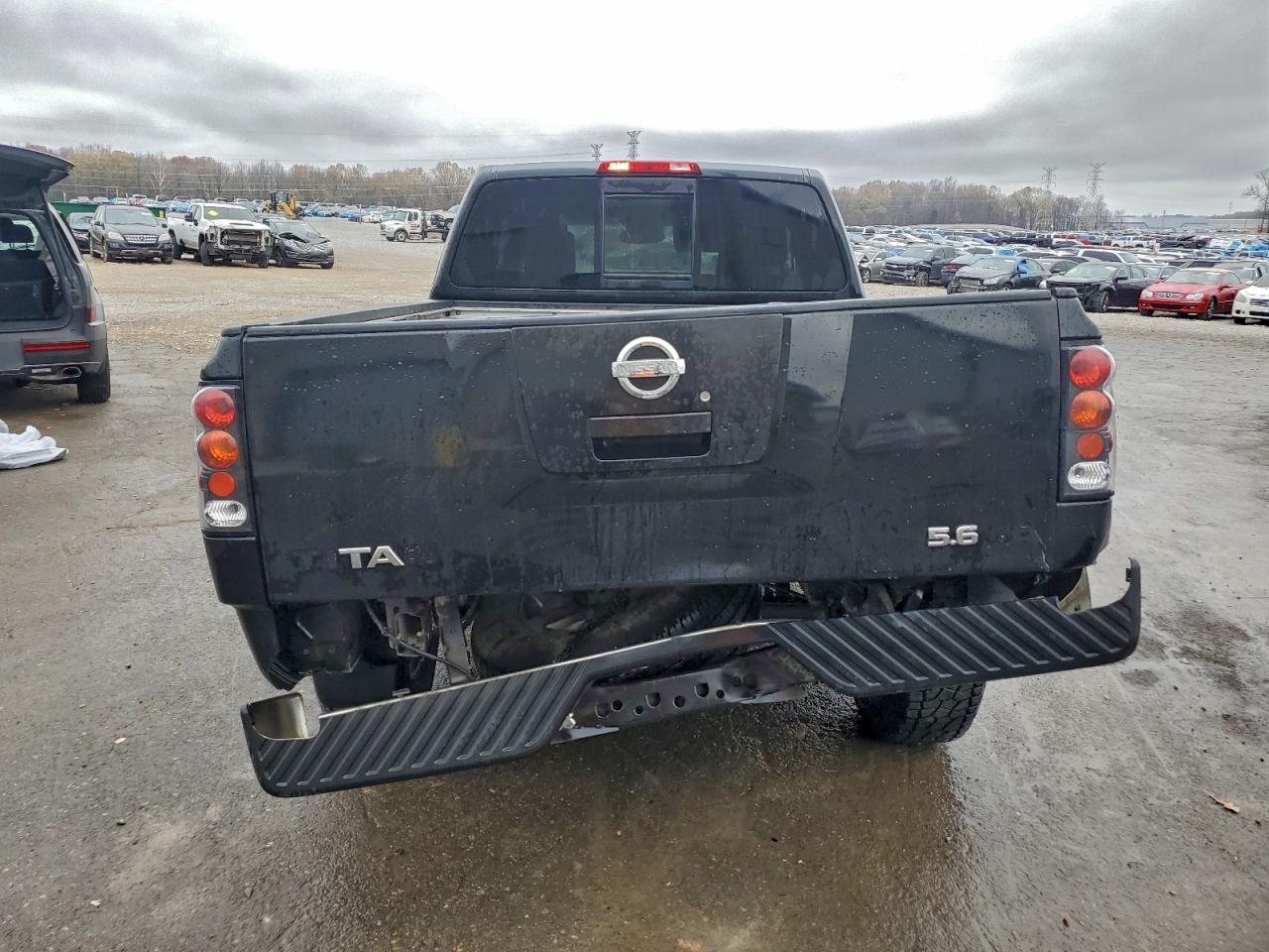 Nissan Titan Xe Image 2