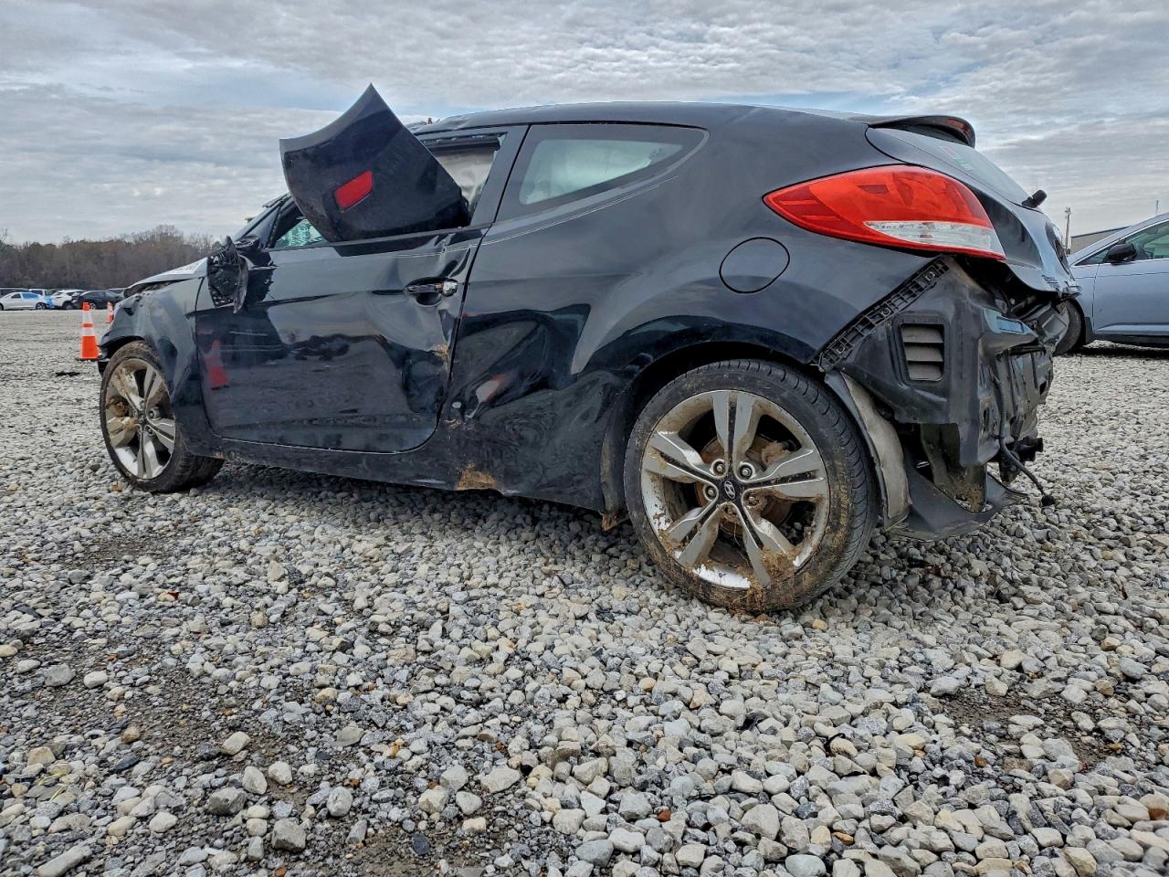 Hyundai VELOSTER Image 8