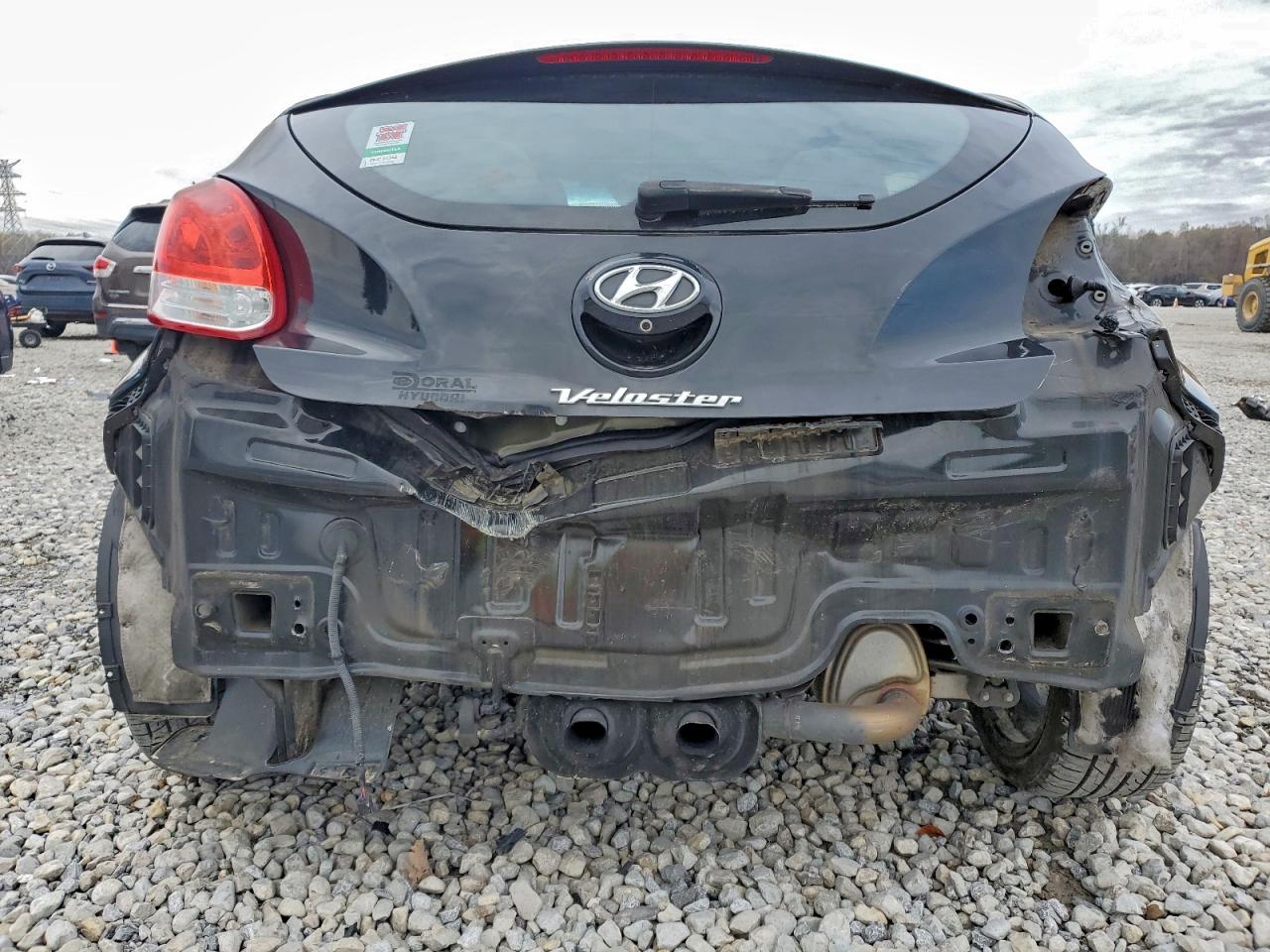 Hyundai VELOSTER Image 6