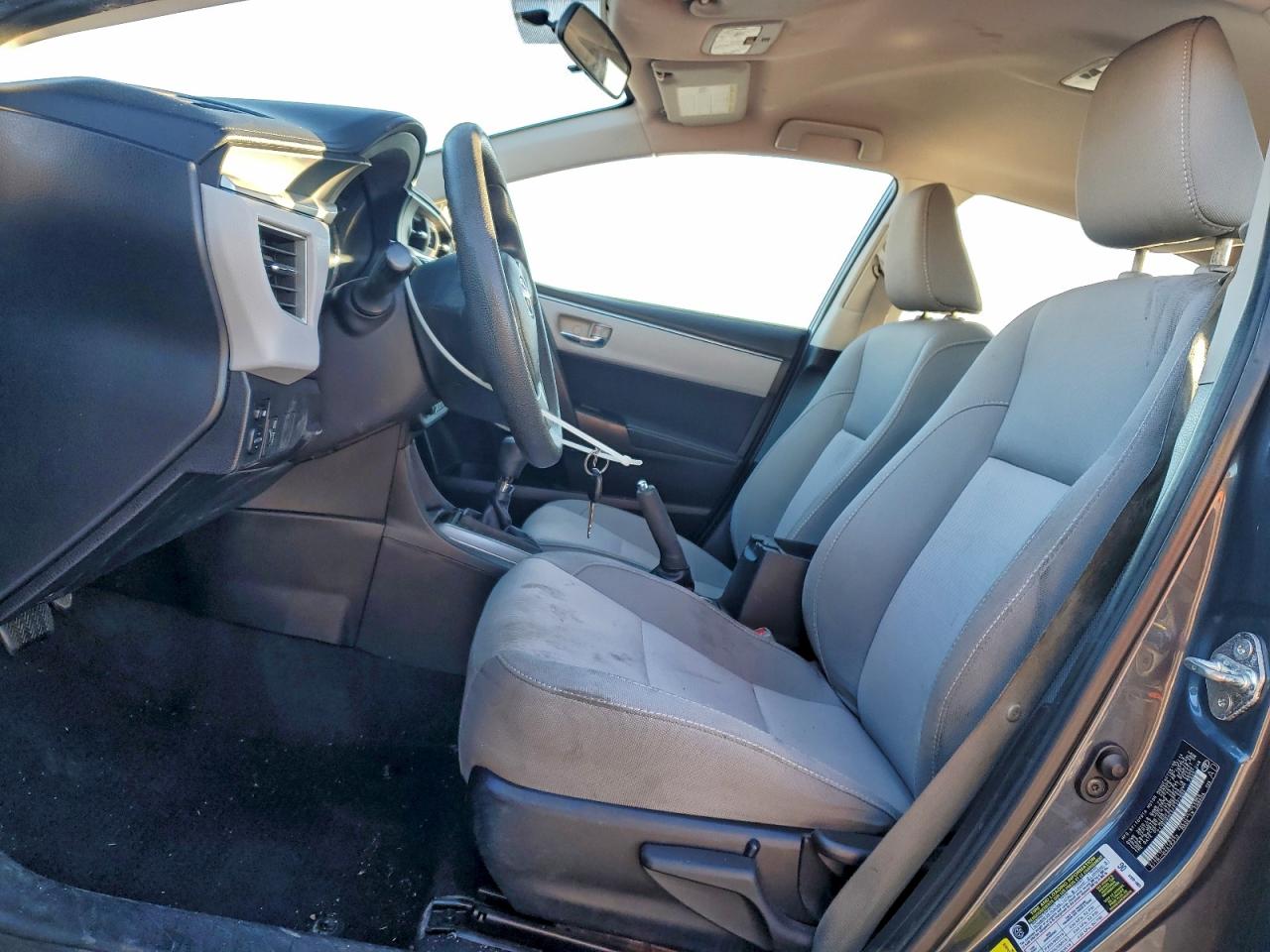 Toyota Corolla L Image 9