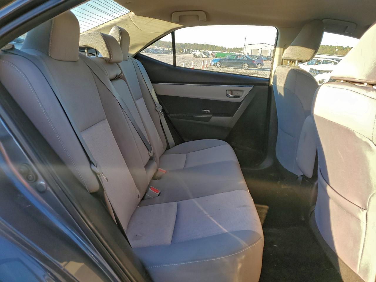 Toyota Corolla L Image 7