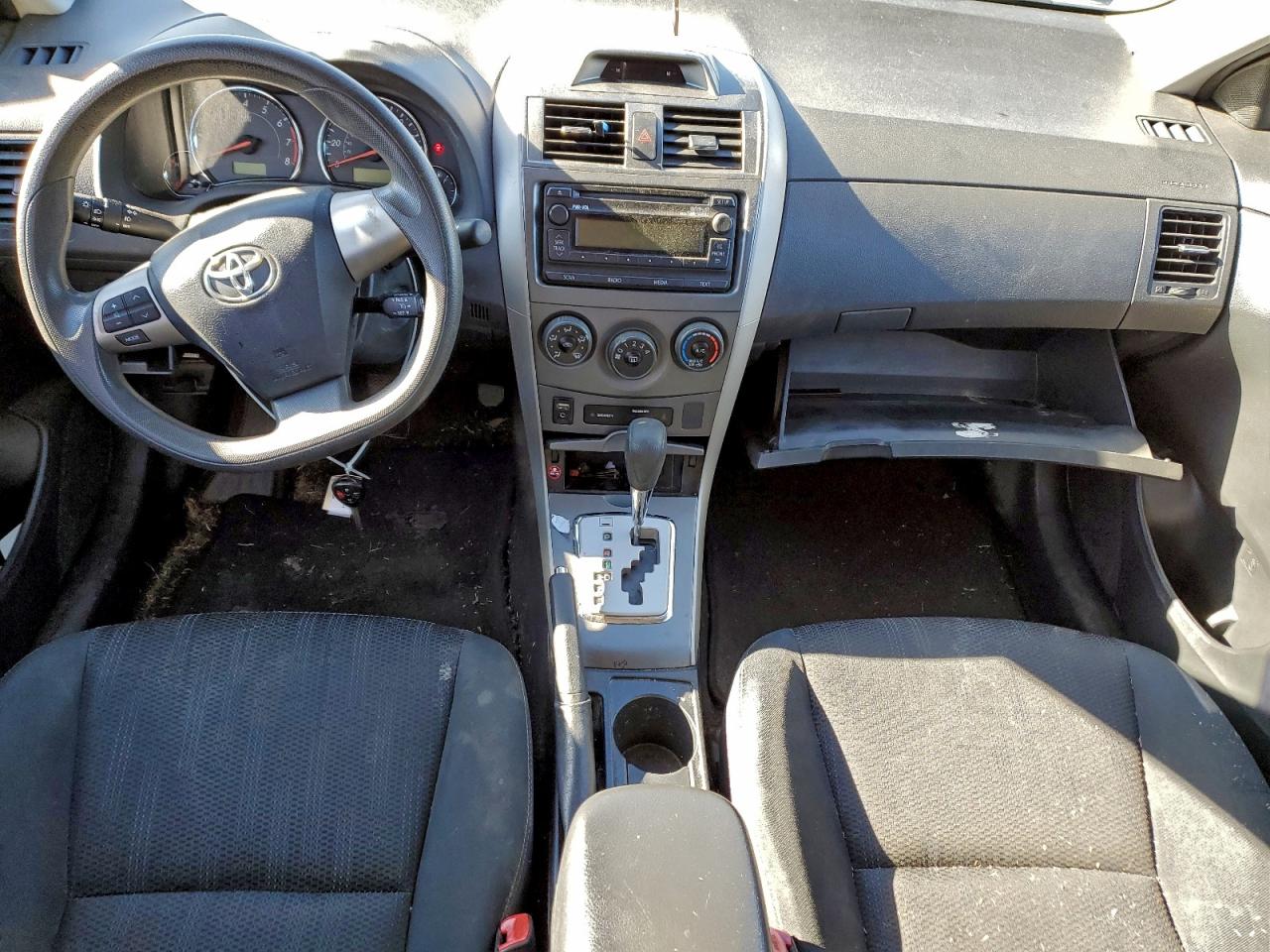 Toyota Corolla Base Image 12