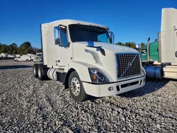  Salvage Volvo Vnl