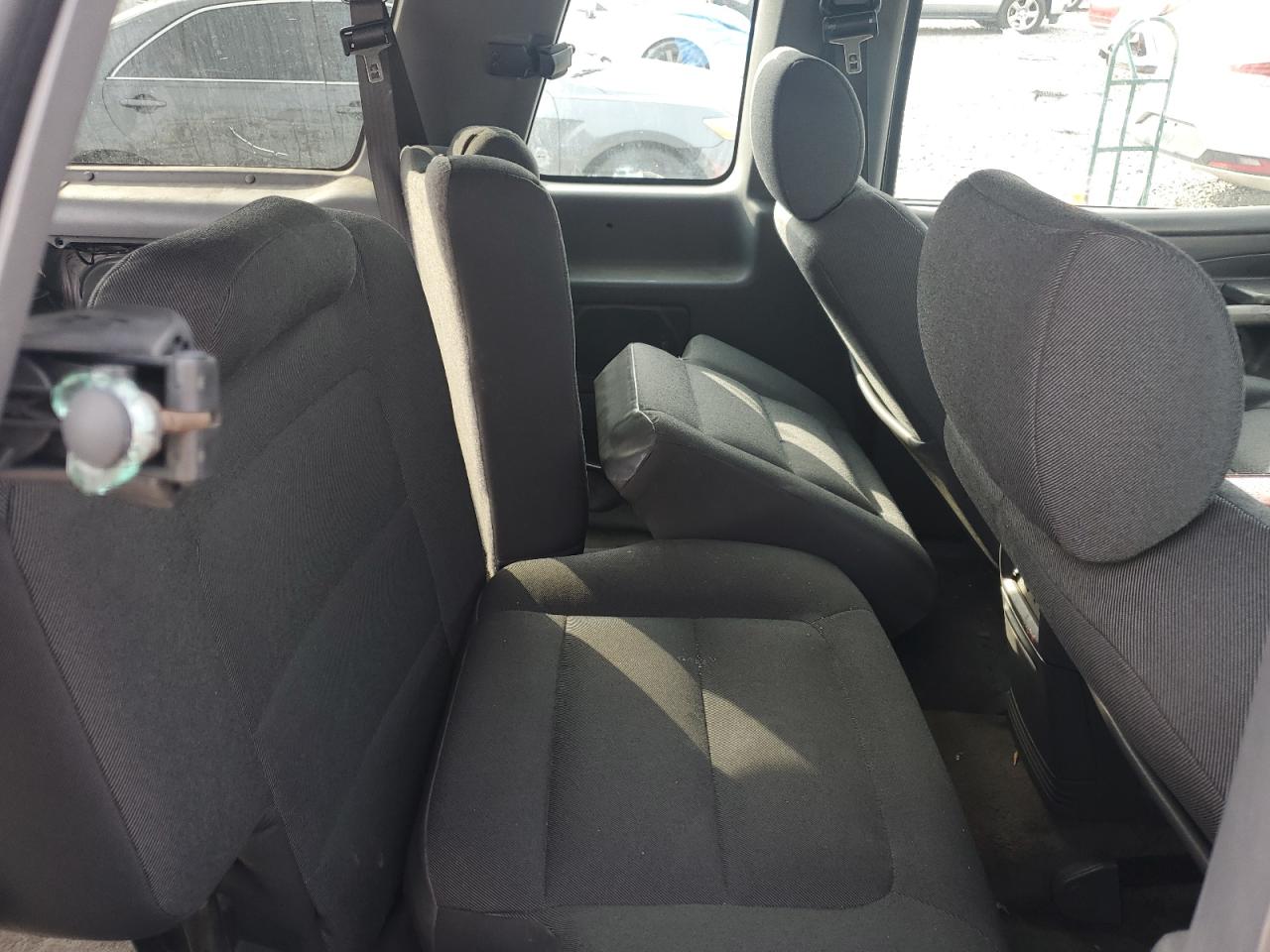 Ford Explorer Sport Image 12