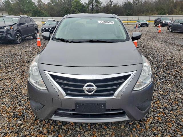 Nissan Versa S Image 2