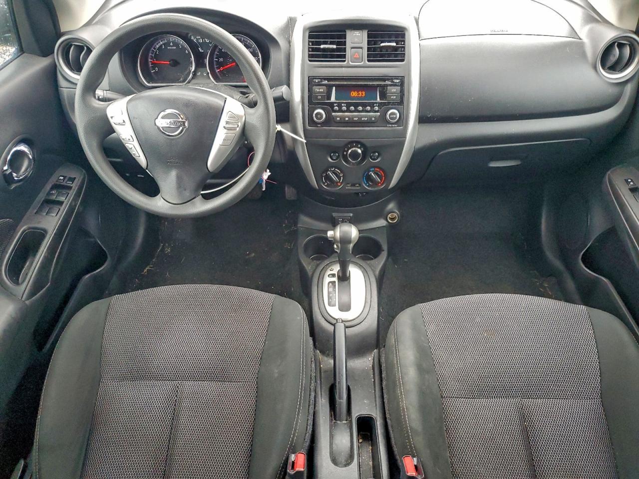 Nissan Versa S Image 8