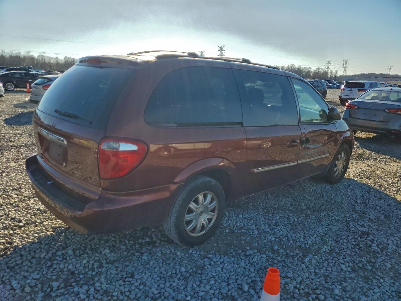Chrysler Minivan Touring Image 3