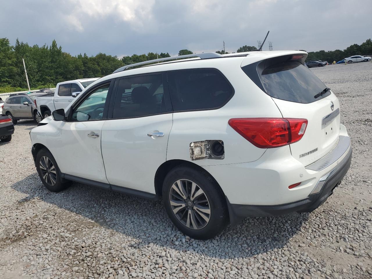 Nissan Pathfinder S Image 2