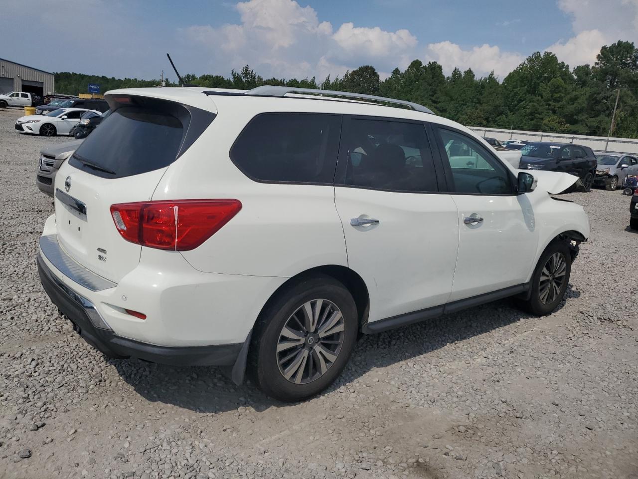 Nissan Pathfinder S Image 6