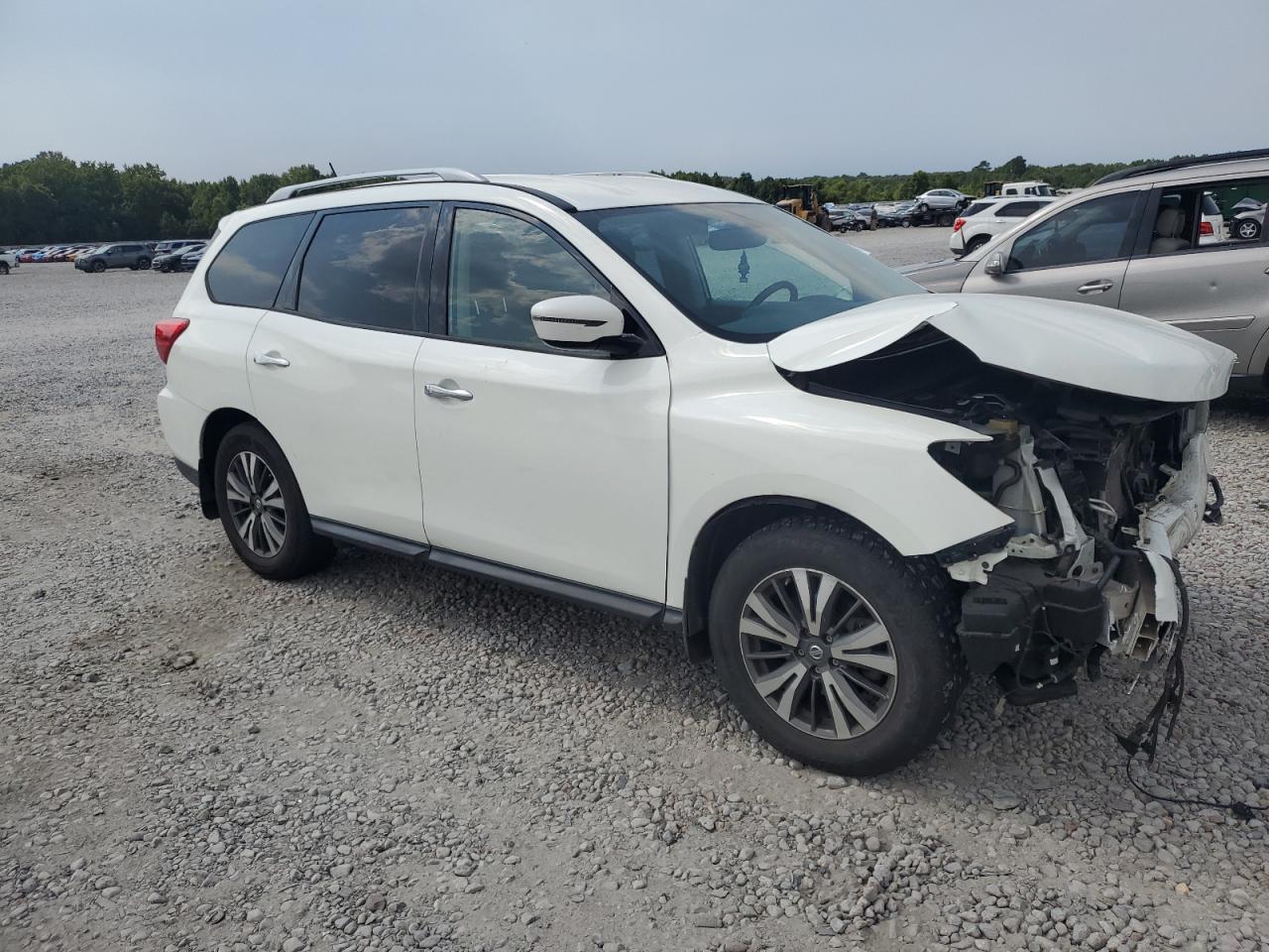 Nissan Pathfinder S Image 3