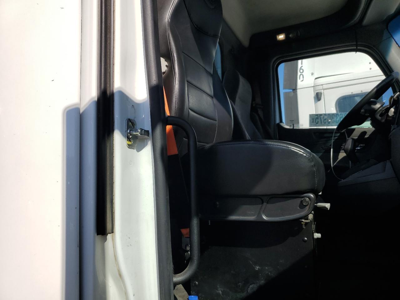 Peterbilt 579 Image 7