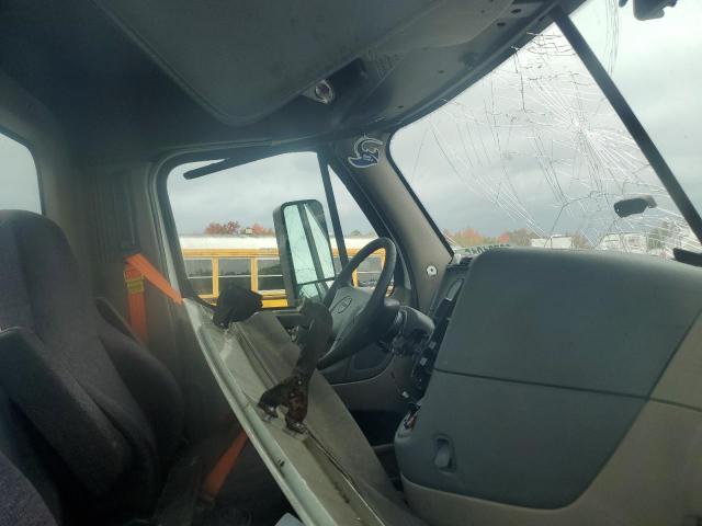 Freightliner Cascadia 1 Image 4