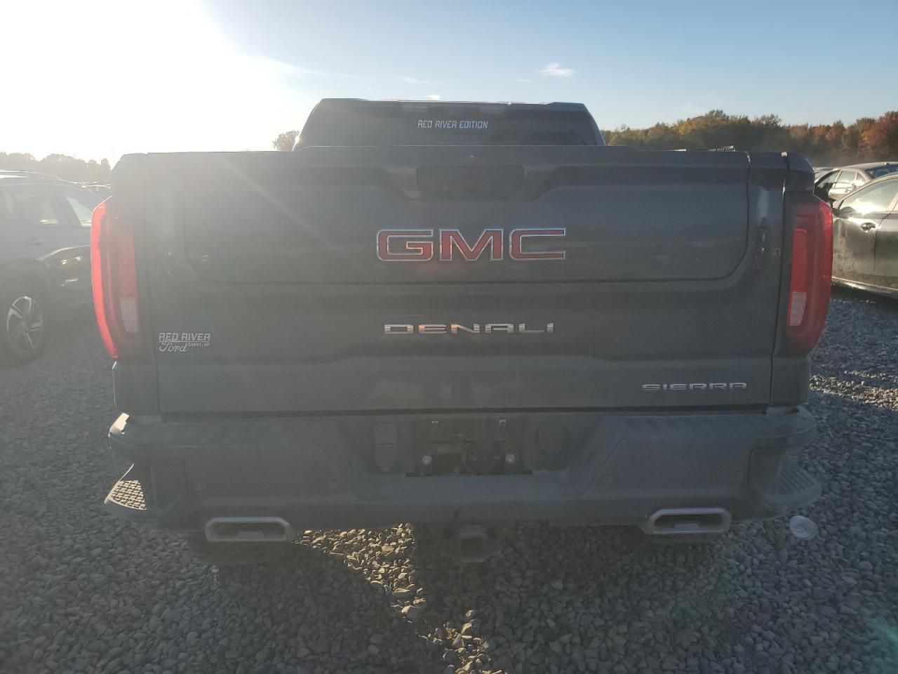 GMC Sierra K1500 Denali Image 9